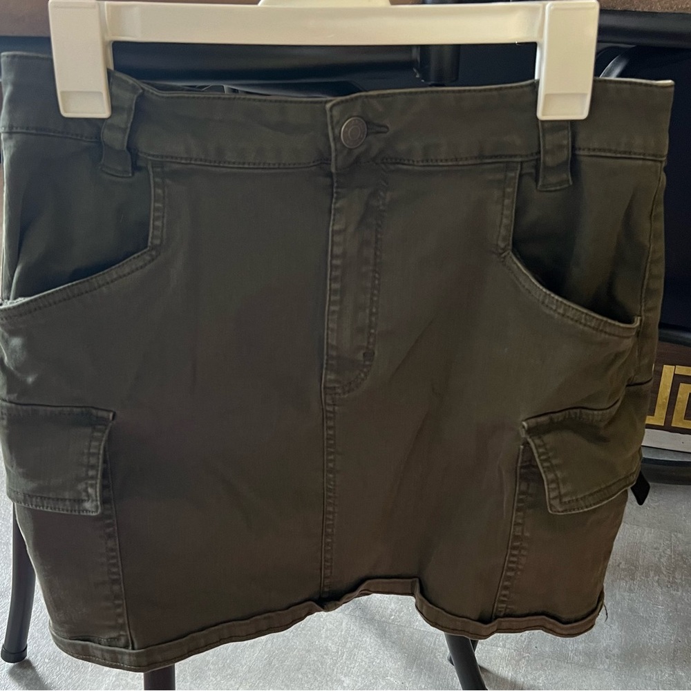 Garage large green skirt with cargo pockets.